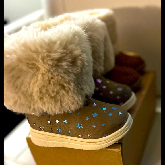 (Toddler) Cat & Jack & Olive Eddie Faux Fur Boots (NWOT), Size 5M (2 Pair): $20 - Picture 3 of 16